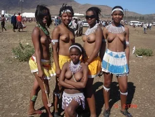 femmes tribales nues