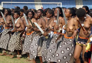 filles tribales africaines nues